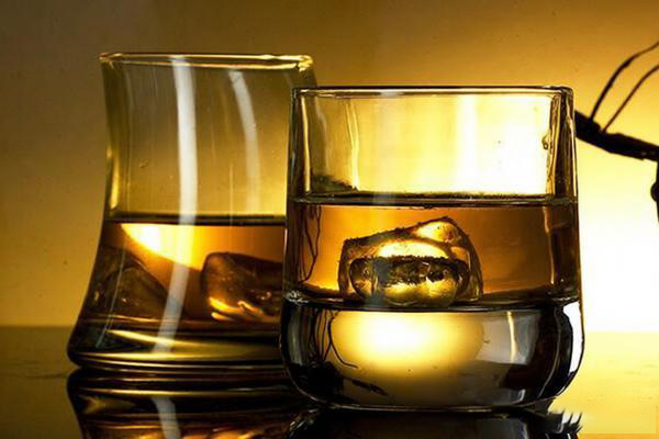 威士忌酒杯